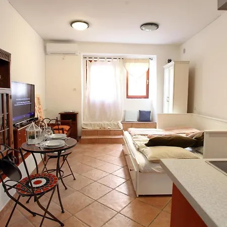 Charming Studio Dasa شقة بيران
