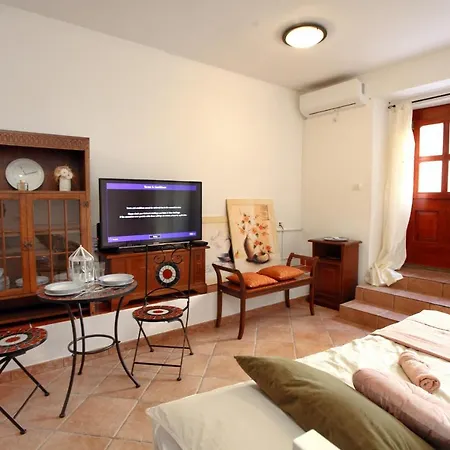 Charming Studio Dasa شقة بيران